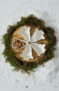 Різдвяний піднос для сервірування з п’ятьма мисочками у формі ялинок - білий