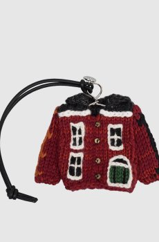 Бордовый брелок в виде вязаного свитера