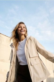 Парка з капюшоном та твіловими кишенями - нюдовий