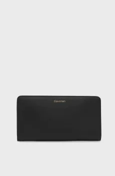Женский черный кошелек FOIL LOGO  PASSPORT Черный ONESIZE Calvin Klein LV04F1205G