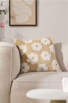 Подушка з штучного хутра з квітковим мотивом - бежевий