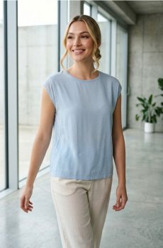 Футболка з ефектними рукавами - блакитний