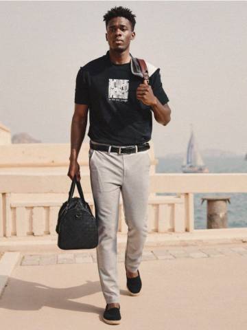 Футболка з принтом - чорний