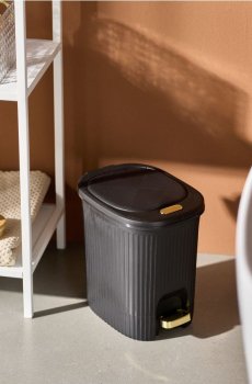 Рифлений смітник з кришкою - чорний