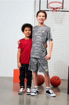 Комплект із футболки з шортами - різнобарвний