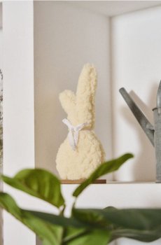 Великодня стояча декорація у формі зайця - світло-жовтий