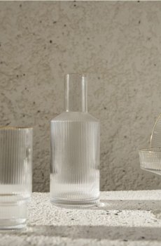 Скляна карафа - білий