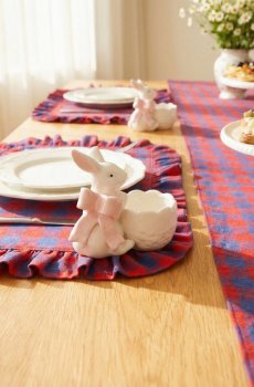 Порцелянова підставка для яйця кролик із рожевим бантом 10.4*6.7*10 см