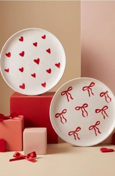 Набір тарілок з сердечками та бантиками, 2 шт. - червоний