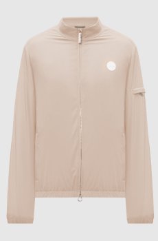 Бежевая куртка с нашивкой эмблемы