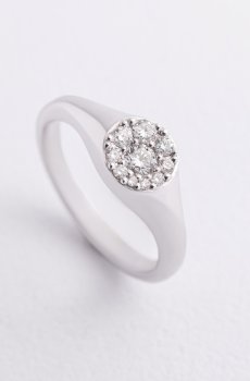 Золотое кольцо с бриллиантами 244741121