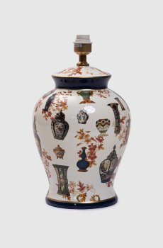 Белая фарфоровая настольная лампа