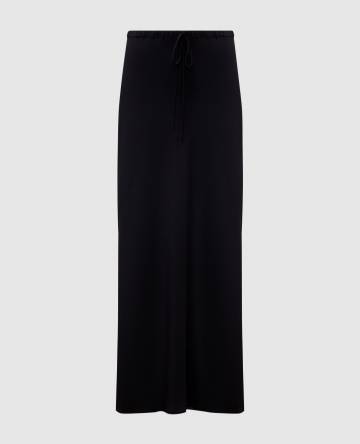 Черная юбка с шелком