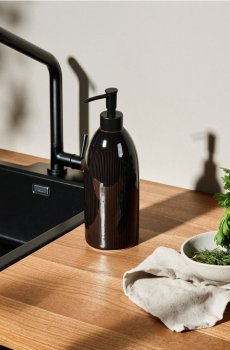 Дозатор для мила 800 ml - чорний