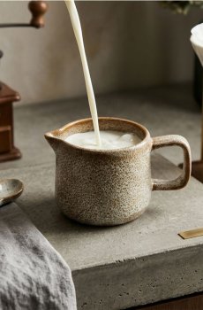 Керамічний глечик з ручкою - бежевий