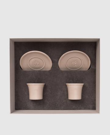 Набор бежевых керамических чашек и блюдце с логотипом логотип