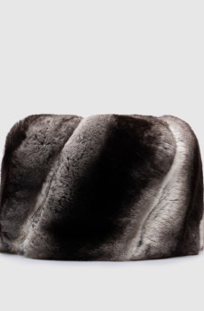 Серая шапка из меха шиншиллы