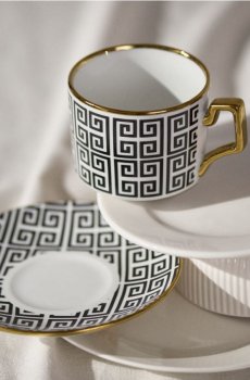 Керамічна чашка з блюдцем із геометричним візерунком - чорний