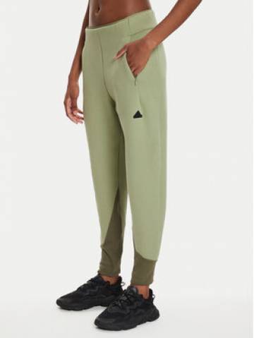 adidas Спортивні штани Z.N.E. IW7773 Зелений Regular Fit adidas Спортивні штани Z.N.E. IW7773 Зелений Regular Fit