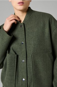 Бомбер куртка з опущеною лінією плечей - темно-зелений