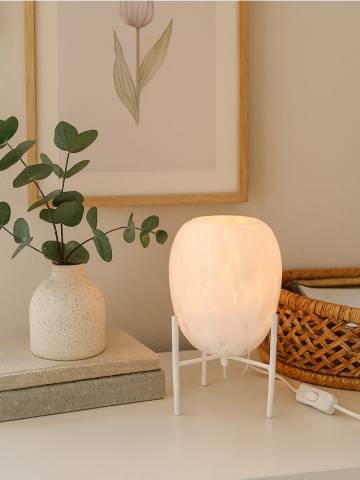 Настільна лампа - білий