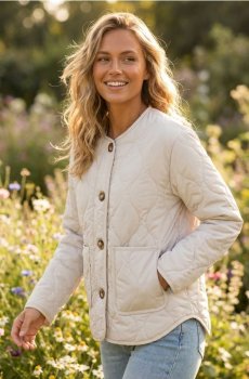 Стьобана куртка на гудзиках - кремовий