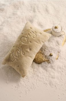 Декоративна подушка - бежевий