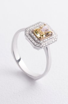 Золотое кольцо с бриллиантами 245141121