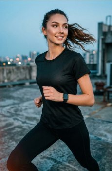 Однотонна футболка з коротким рукавом - чорний