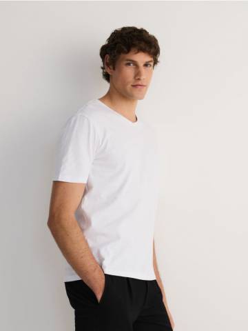 Reserved - Футболка slim з V-подібним вирізом - білий - 7391Z-00X Reserved - Футболка slim з V-подібним вирізом - білий - 7391Z-00X