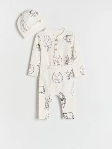 Reserved - BABIES` BODY SUIT, TROUSERS & CAP - кремовий - 4670S-01X Reserved - BABIES` BODY SUIT, TROUSERS & CAP - кремовий - 4670S-01X