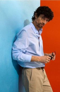 Бавовняна сорочка з довгими рукавами та нагрудною кишенею - блакитний