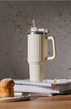 Термокружка з ручкою та соломинкою - кремовий