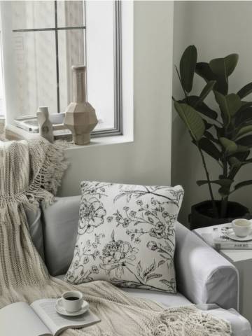 Декоративна подушка - білий