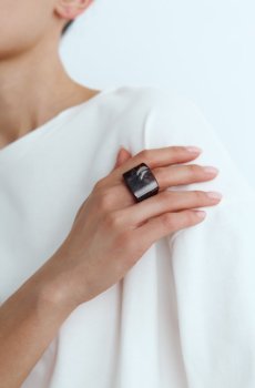 Масивна каблучка у шоколадному відтінку