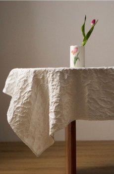 Скатертина з вишитим рослинним візерунком - кремовий