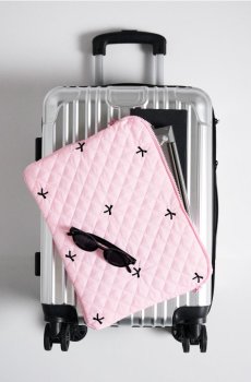 Стьобана сумка для ноутбука з мотивом бантиків - рожевий