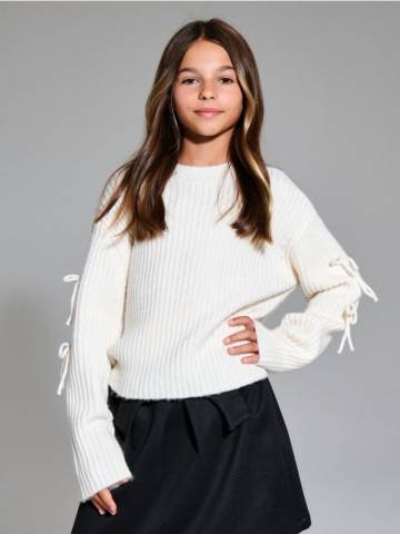 Джемпер з трикотажу в рубчик - кремовий
