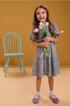 Сукня в дрібні квіти зі зібраним верхом і об’ємними рукавами - різнобарвний