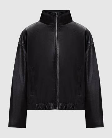 Черная кожаная куртка