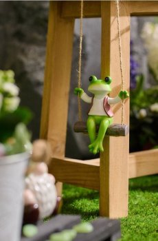 Підвісна садова декорація у формі жаби на гойдалці - блідо-зелений