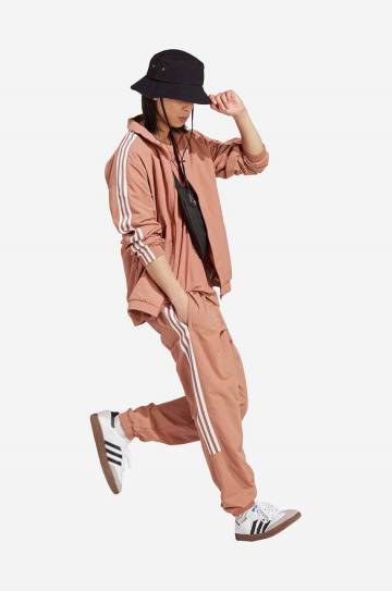 Спортивные штаны adidas Originals цвет коричневый с принтом IA6356-brown Спортивные штаны adidas Originals цвет коричневый с принтом IA6356-brown