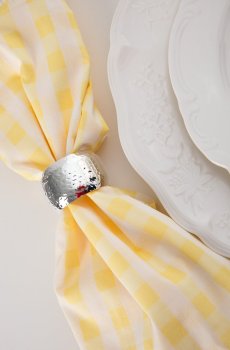 Сріблясте кільце для серветок