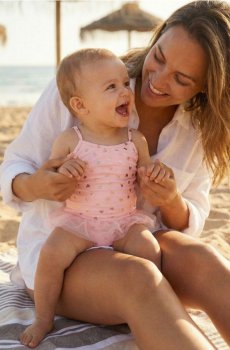 Купальник із фольгованим принтом у сердечка та тюлевою оборкою - рожевий