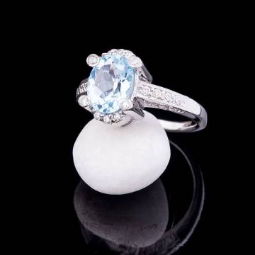 Серебряное кольцо с голубым топазом 111548 Серебряное кольцо с голубым топазом 111548