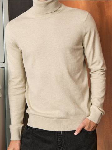 Класичний светр з високим коміром - кремовий