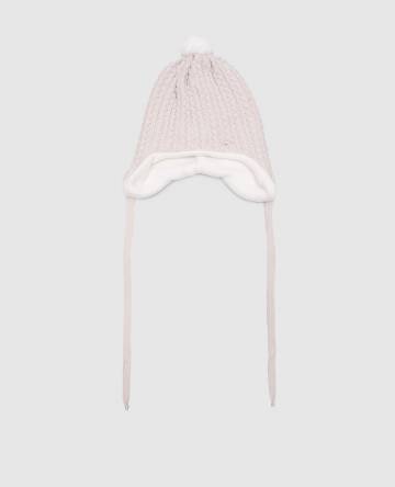 Детская бежевая шапка из шерсти с фактурным узором