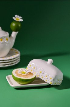 Керамічна маслянка з квітковим мотивом - білий