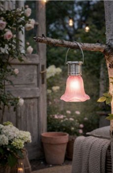 Садова сонячна LED-лампа з рифленим плафоном - фуксія