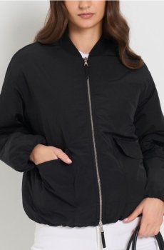 Куртка-бомбер з кишенями з клапанами - чорний